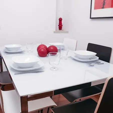 Luxury Tivoli Duplex Apartment *